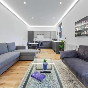Brand New Near Bridge Lr1 Apartment