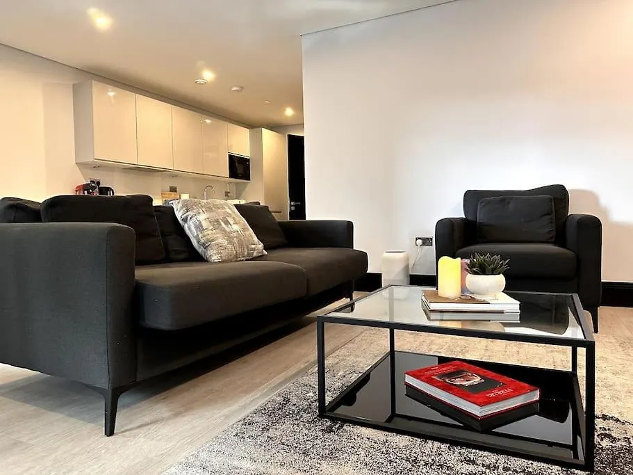 The Glamour Of Shoreditch London Apartment